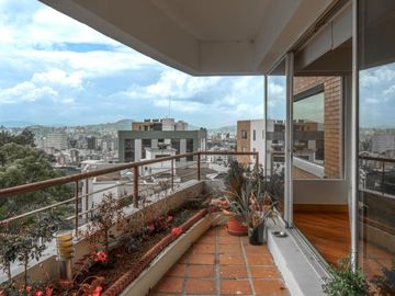 Vendo Departamento de 520m2 de  4 Dormitorios en Quito Tenis
