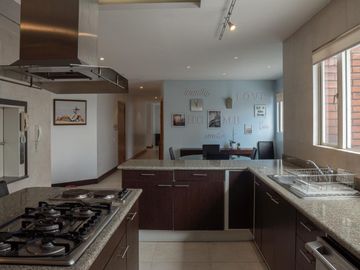 Vendo Departamento de 520m2 de  4 Dormitorios en Quito Tenis