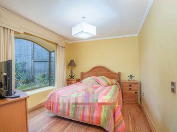 BROKER BOSQUES IMPECABLE 5D-4B-SE-DEPENDENCIAS- PATIO