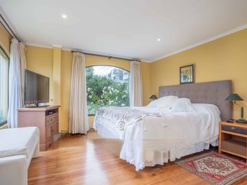 BROKER BOSQUES IMPECABLE 5D-4B-SE-DEPENDENCIAS- PATIO