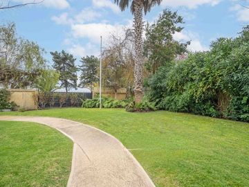 BROKER BOSQUES IMPECABLE 5D-4B-SE-DEPENDENCIAS- PATIO