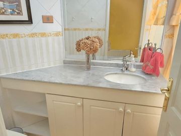 BROKER BOSQUES IMPECABLE 5D-4B-SE-DEPENDENCIAS- PATIO