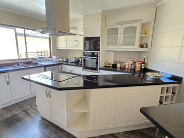 BROKER BOSQUES IMPECABLE 5D-4B-SE-DEPENDENCIAS- PATIO