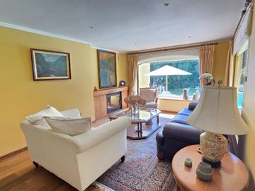 BROKER BOSQUES IMPECABLE 5D-4B-SE-DEPENDENCIAS- PATIO