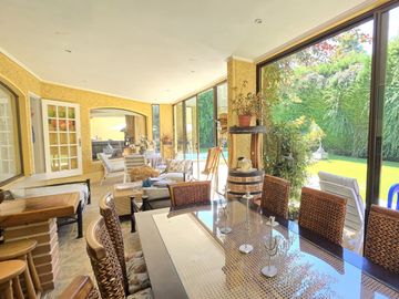 BROKER BOSQUES IMPECABLE 5D-4B-SE-DEPENDENCIAS- PATIO