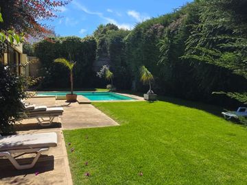 BROKER BOSQUES IMPECABLE 5D-4B-SE-DEPENDENCIAS- PATIO