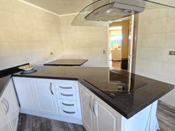 BROKER BOSQUES IMPECABLE 5D-4B-SE-DEPENDENCIAS- PATIO