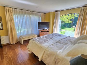 BROKER BOSQUES IMPECABLE 5D-4B-SE-DEPENDENCIAS- PATIO