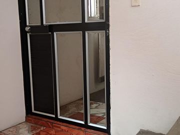 CASA RENTERA 11 DEPARTAMENTOS - TERRAZA TECHADA Santa Sector Santa Rosa de Chillogallo