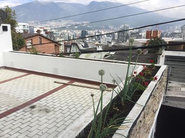 VENTA CASA EN BELLAVISTA QUITEÑO LIBRE