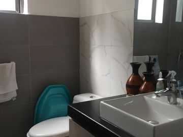 VENTA CASA EN BELLAVISTA QUITEÑO LIBRE