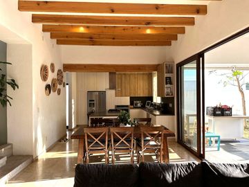 Casa en Venta estilo mexicana contemporánea, con 3 recámaras en Vista Real, Corregidora