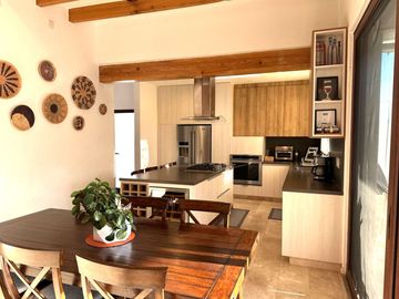 Casa en Venta estilo mexicana contemporánea, con 3 recámaras en Vista Real, Corregidora