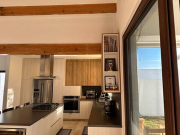 Casa en Venta estilo mexicana contemporánea, con 3 recámaras en Vista Real, Corregidora