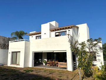 Casa en Venta estilo mexicana contemporánea, con 3 recámaras en Vista Real, Corregidora
