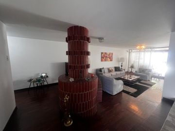 VENDO CASA DE 385 M2, UBICADO EN UNA DE LAS MEJORES ZONAS DE SAN ISIDRO