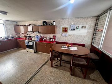 VENDO CASA DE 385 M2, UBICADO EN UNA DE LAS MEJORES ZONAS DE SAN ISIDRO