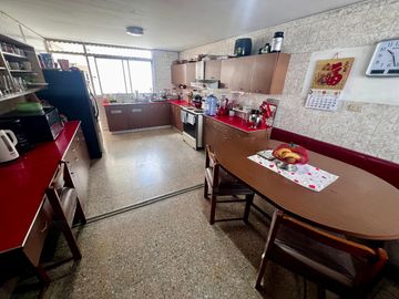VENDO CASA DE 385 M2, UBICADO EN UNA DE LAS MEJORES ZONAS DE SAN ISIDRO