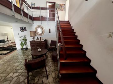 VENDO CASA DE 385 M2, UBICADO EN UNA DE LAS MEJORES ZONAS DE SAN ISIDRO