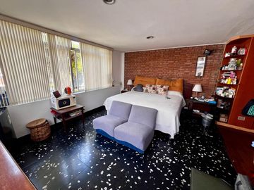 VENDO CASA DE 385 M2, UBICADO EN UNA DE LAS MEJORES ZONAS DE SAN ISIDRO
