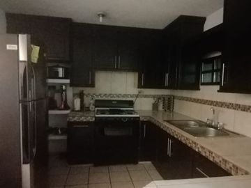 CASA EN VENTA EN TULIPANES AL SURPONIENTE HERMOSILLO