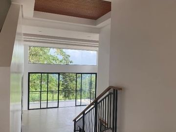 Overlooking House and Lot in Antipolo City