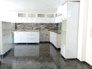 CASA DE VENTA EN PUSUQUI URB. SAN GREGORIO QUITO ECUADOR A POCOS MINUTOS DE LA ESCUELA MILITAR