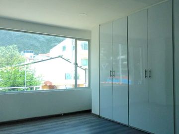 CASA DE VENTA EN PUSUQUI URB. SAN GREGORIO QUITO ECUADOR A POCOS MINUTOS DE LA ESCUELA MILITAR
