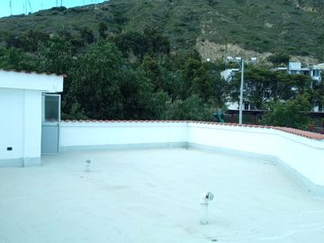 CASA DE VENTA EN PUSUQUI URB. SAN GREGORIO QUITO ECUADOR A POCOS MINUTOS DE LA ESCUELA MILITAR