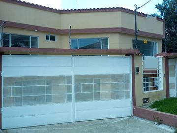 CASA DE VENTA EN PUSUQUI URB. SAN GREGORIO QUITO ECUADOR A POCOS MINUTOS DE LA ESCUELA MILITAR