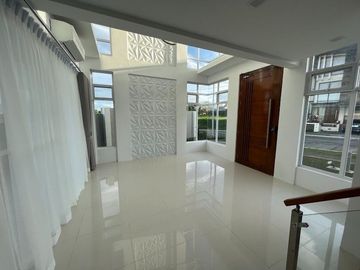 FOR SALE 3 Storey House with Roof deck located at Venare, Nuvali, Canlubang, Calamba, Laguna