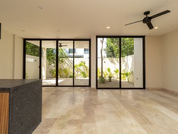 El espacio, lujo y seguridad que tu familia busca. Villa de 4 recámaras en Playa del Carmen.