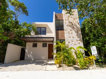 El espacio, lujo y seguridad que tu familia busca. Villa de 4 recámaras en Playa del Carmen.
