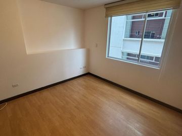 Vendo departamento de 3 habitaciones con balcon