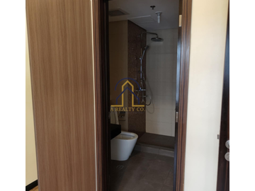 1BR Condo Unit Pasalo in Radiance Manila Bay, Roxas Blvd., Pasay City