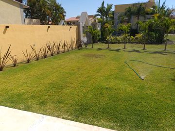 CERCA SUMIYA. VIGILANCIA. MANTENIMIENTO DE TODO EL JARDIN Y AREAS COMUNES. CREDITOS OK