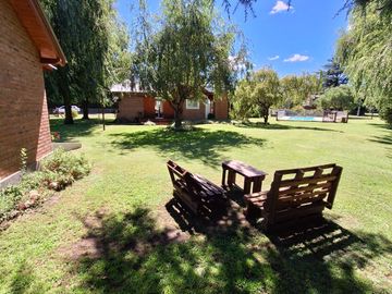 HERMOSO COMPLEJO DE CABAñAS BARRIO GOLF