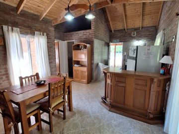 HERMOSO COMPLEJO DE CABAñAS BARRIO GOLF