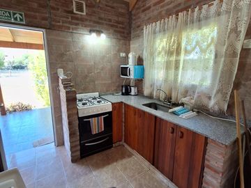HERMOSO COMPLEJO DE CABAñAS BARRIO GOLF