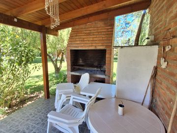 HERMOSO COMPLEJO DE CABAñAS BARRIO GOLF