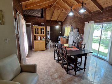 HERMOSO COMPLEJO DE CABAñAS BARRIO GOLF