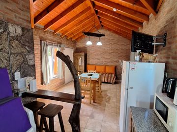 HERMOSO COMPLEJO DE CABAñAS BARRIO GOLF