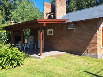 HERMOSO COMPLEJO DE CABAñAS BARRIO GOLF