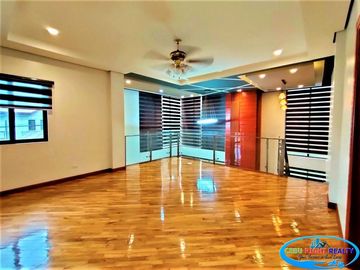 Corner 4 Bedroom House For Sale in Corona Del Mar Talisay Cebu