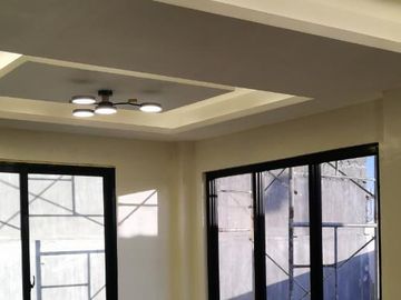 HOUSE AND LOT FOR SALE IN TAGAYTAY HEIGHTS
