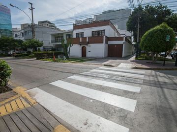 🌟CASA EN ESQUINA EN LA ROCCA DE VERGALLO Y TOMAS RANSEY  – San Isidro 🌟