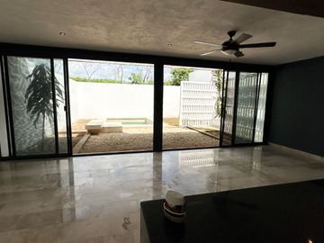 Casa de 3 recámaras en venta en priv Zendera, Conkal