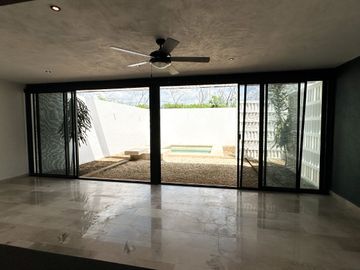 Casa de 3 recámaras en venta en priv Zendera, Conkal