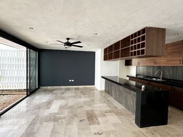 Casa de 3 recámaras en venta en priv Zendera, Conkal