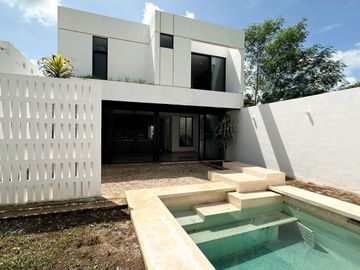 Casa de 3 recámaras en venta en priv Zendera, Conkal